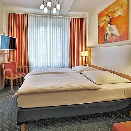 Trierer Hof Otel 3*
